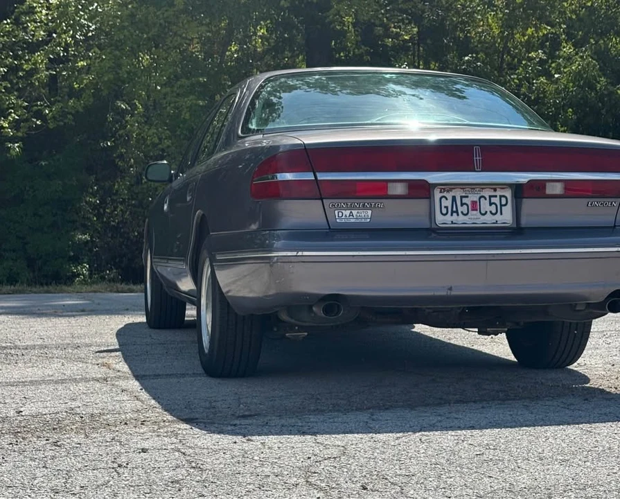 1995 Lincoln Continental 9th Gen - Image 6 of 12