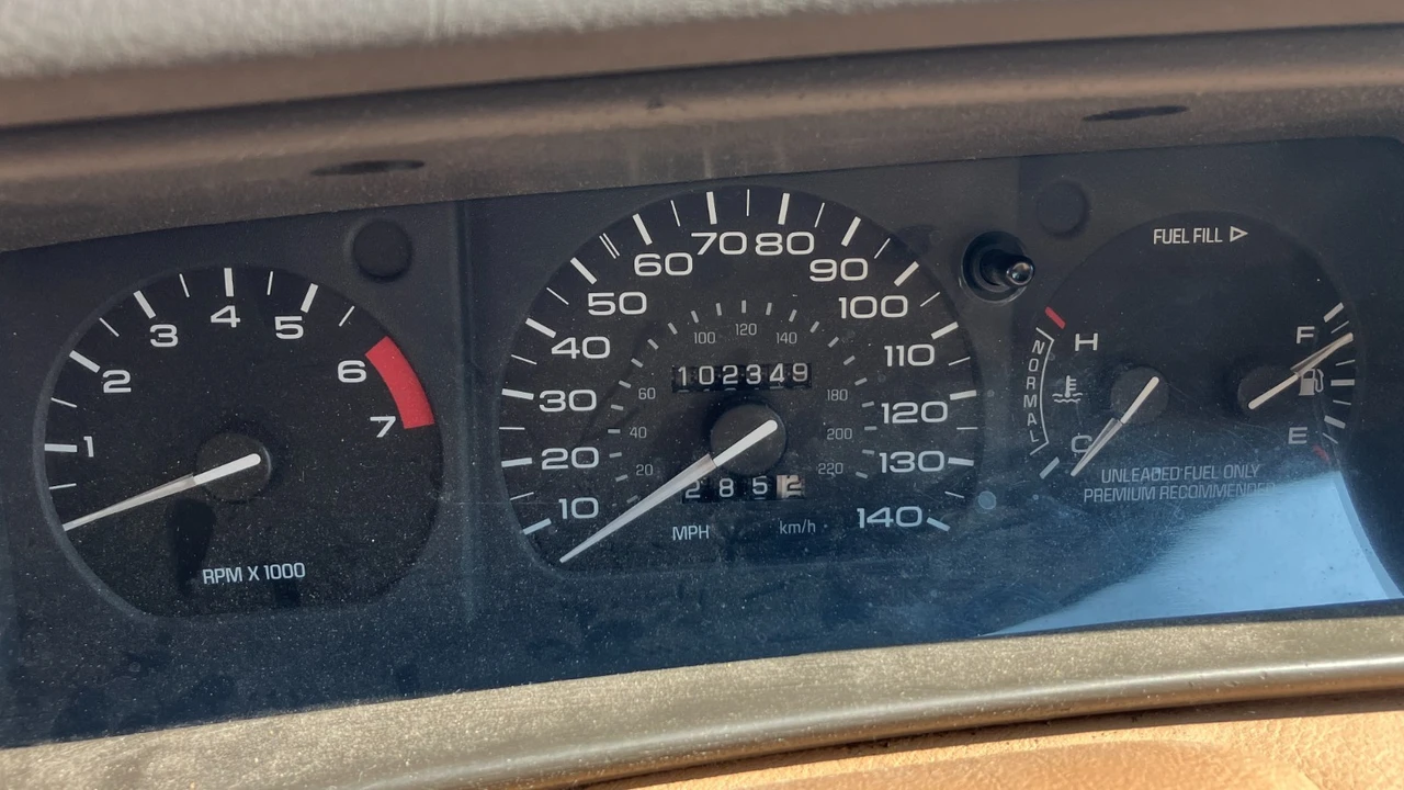 1995 Lincoln Continental Mark VIII - Image 10 of 29