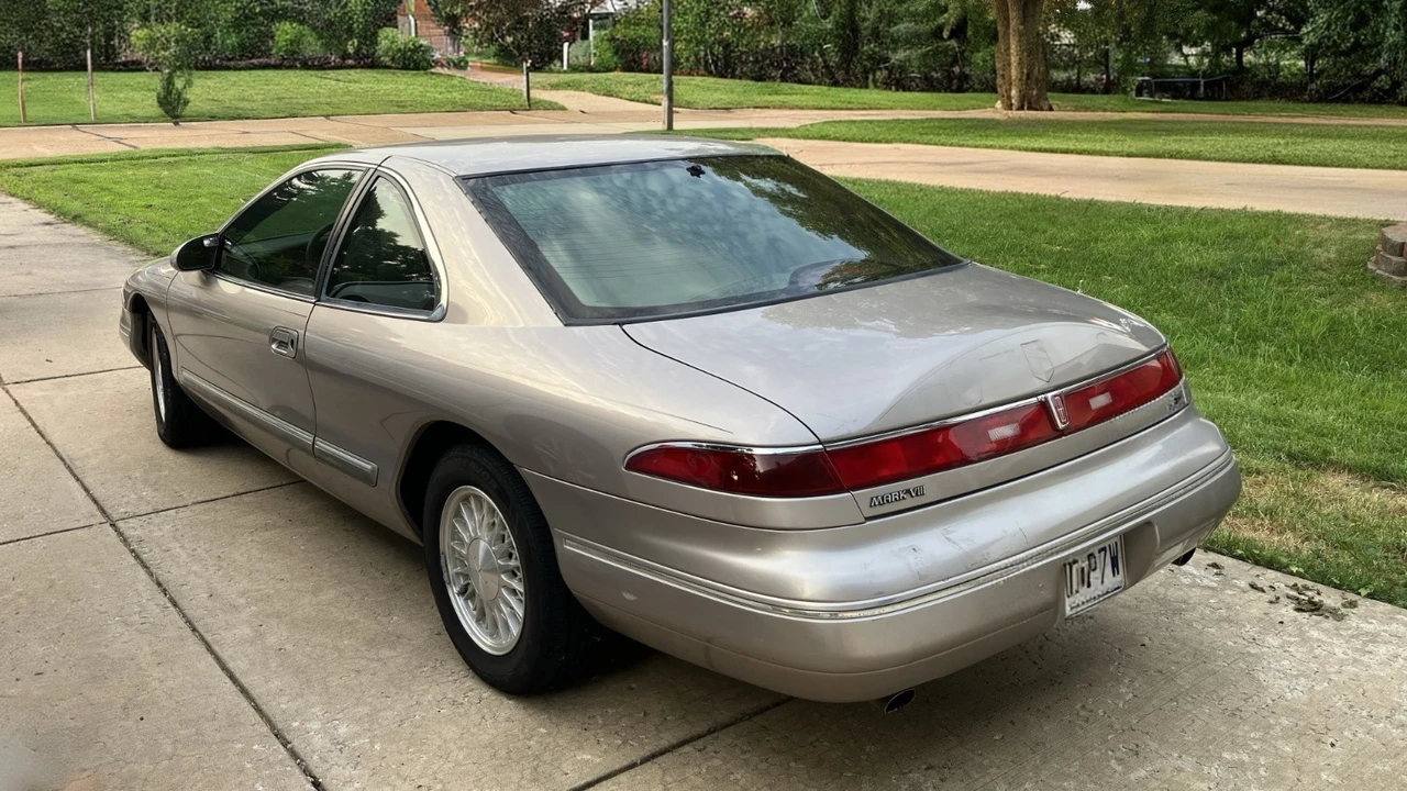 1995 Lincoln Continental Mark VIII - Image 2 of 29
