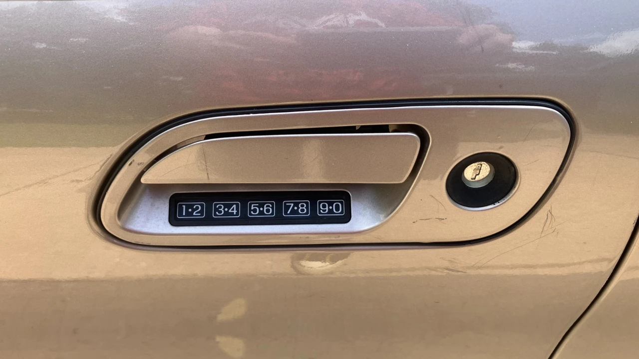 1995 Lincoln Continental Mark VIII - Image 6 of 29