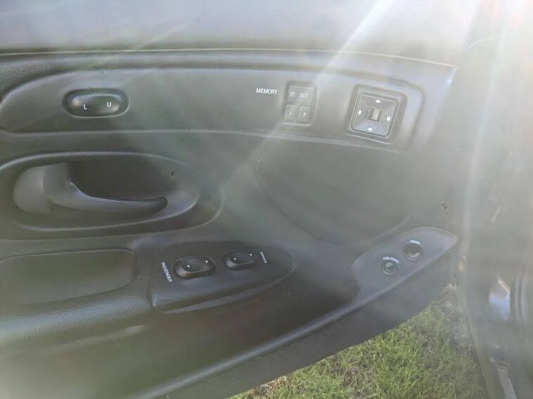 1995 Lincoln Continental Mark VIII - Image 10 of 12