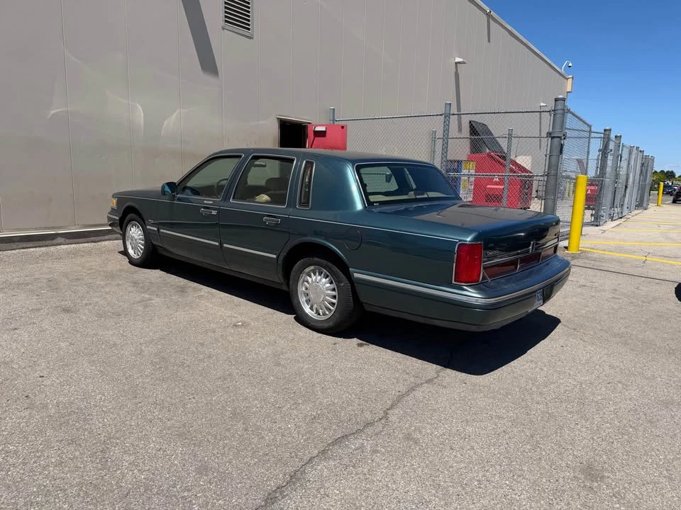 1995 Lincoln Town Car - Image 2 of 7