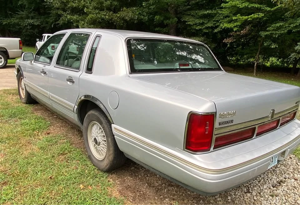 1995 Lincoln Town Car - Image 3 of 9