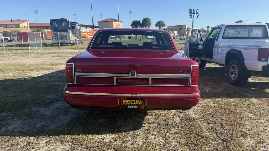 1995 Lincoln Town Car - Image 4 of 8
