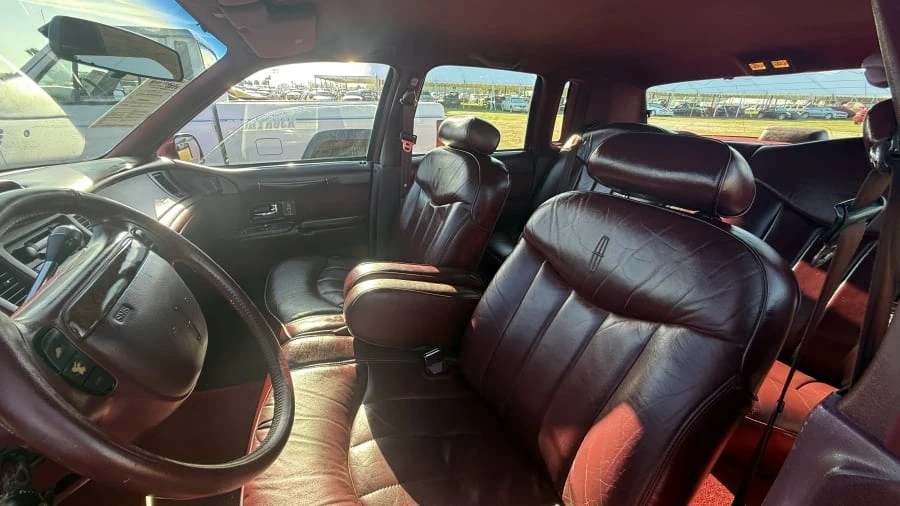 1995 Lincoln Town Car - Image 6 of 8