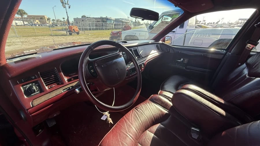 1995 Lincoln Town Car - Image 5 of 8