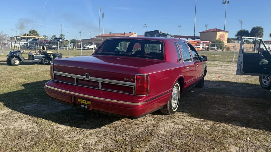 1995 Lincoln Town Car - Image 2 of 8