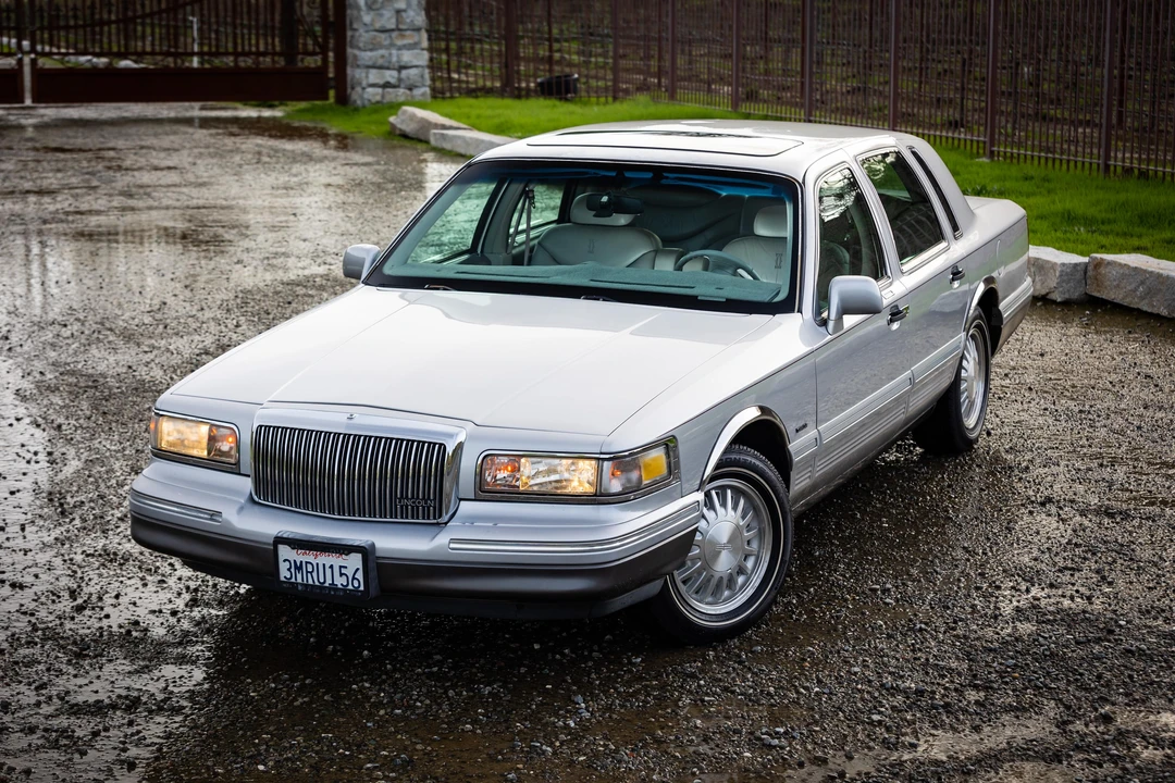 1995 Lincoln Town Car - Image 7 of 31