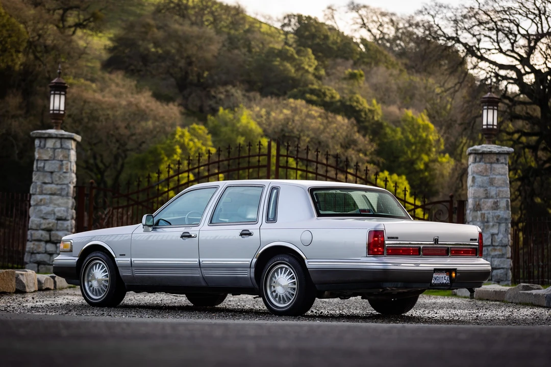 1995 Lincoln Town Car - Image 21 of 31