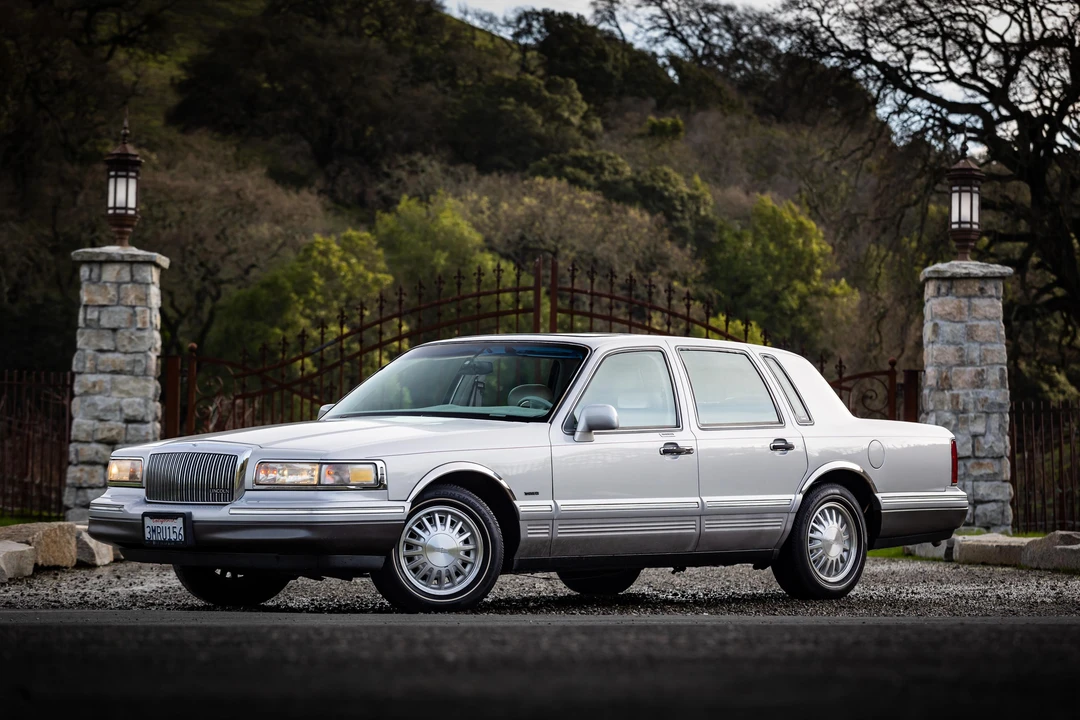 1995 Lincoln Town Car - Image 14 of 31