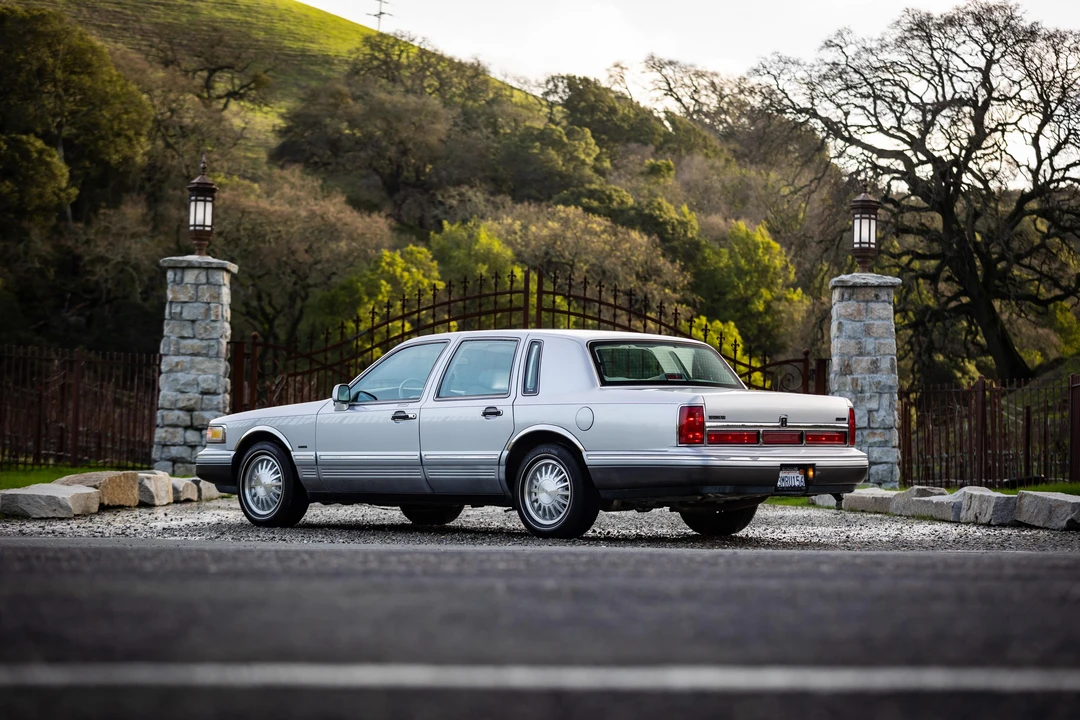 1995 Lincoln Town Car - Image 17 of 31