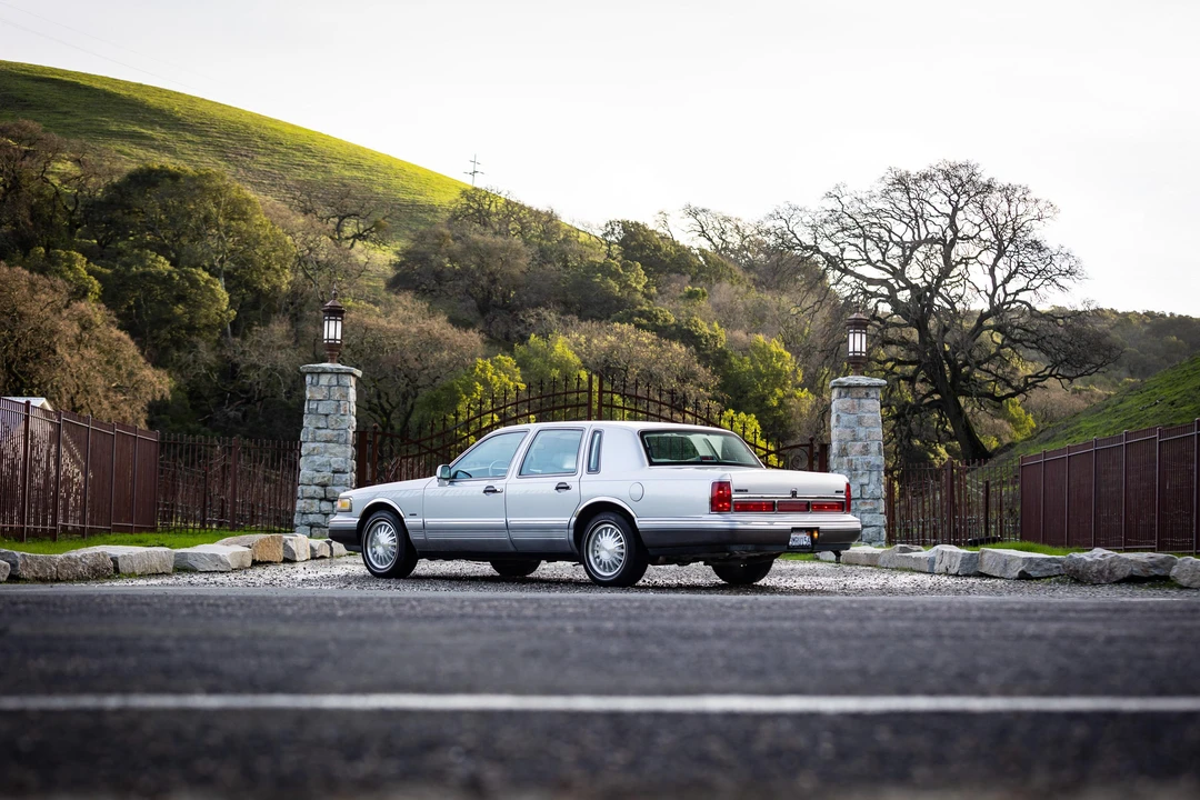 1995 Lincoln Town Car - Image 16 of 31