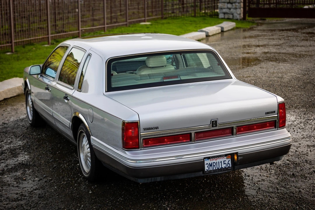 1995 Lincoln Town Car - Image 27 of 31