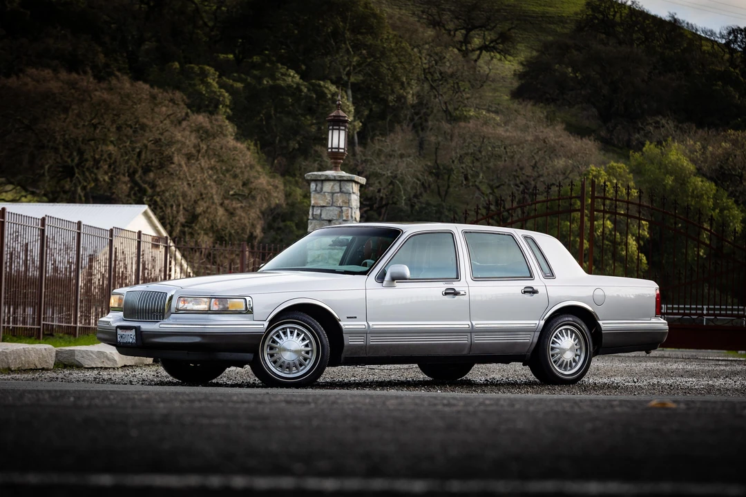 1995 Lincoln Town Car - Image 15 of 31