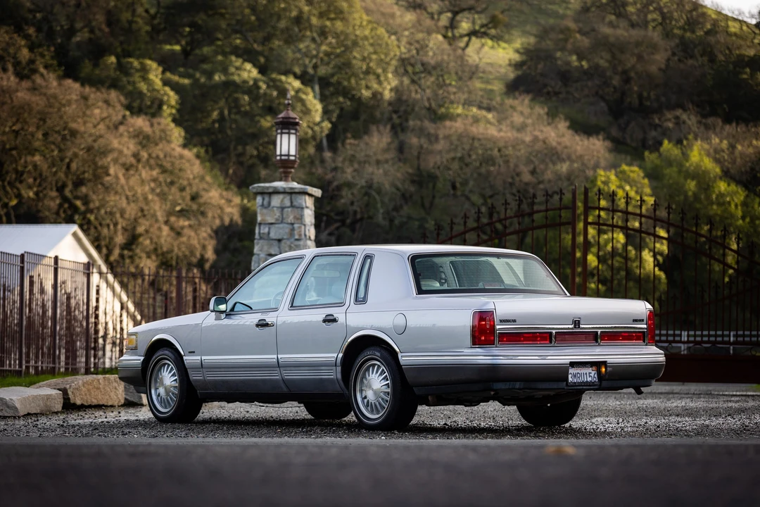 1995 Lincoln Town Car - Image 22 of 31