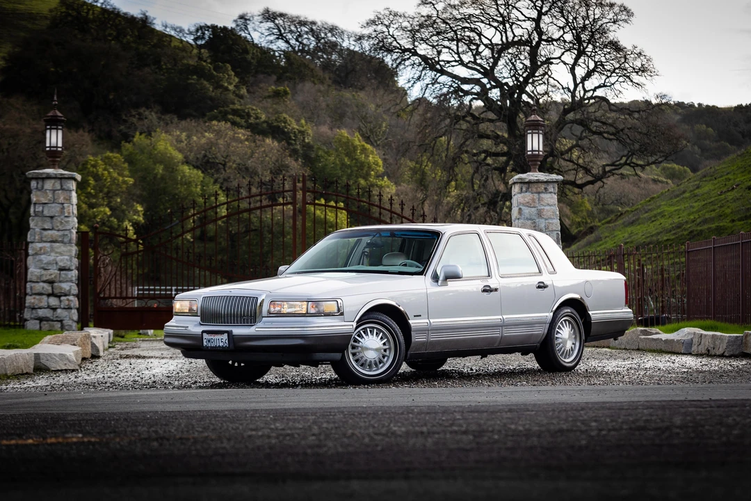 1995 Lincoln Town Car - Image 12 of 31