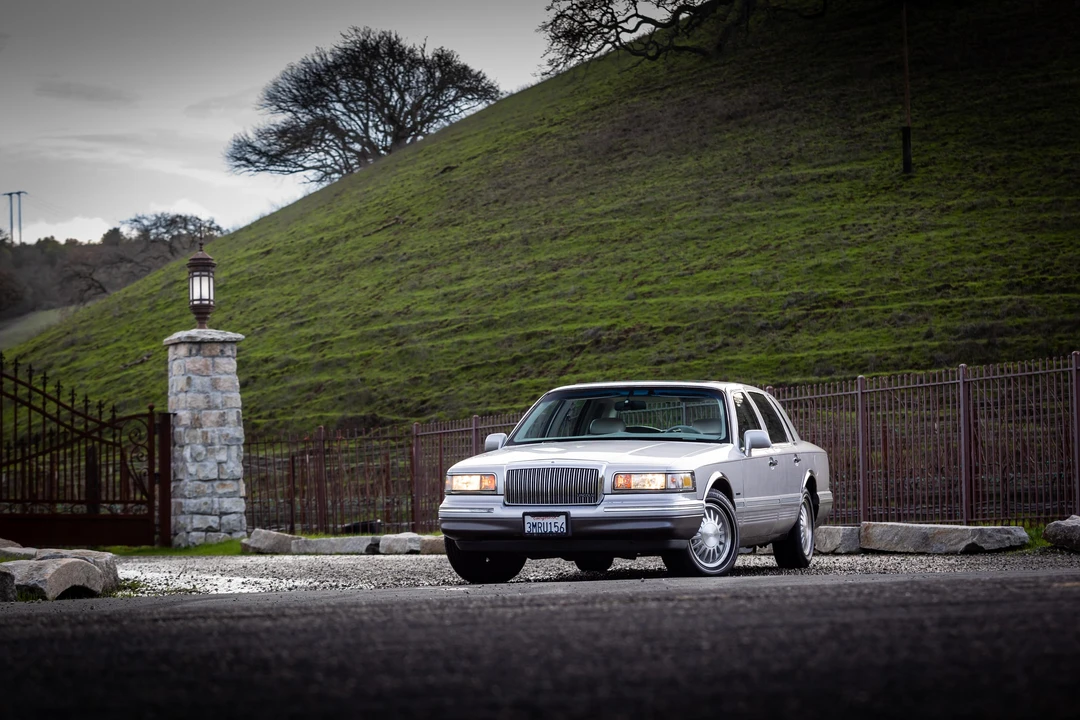 1995 Lincoln Town Car - Image 6 of 31