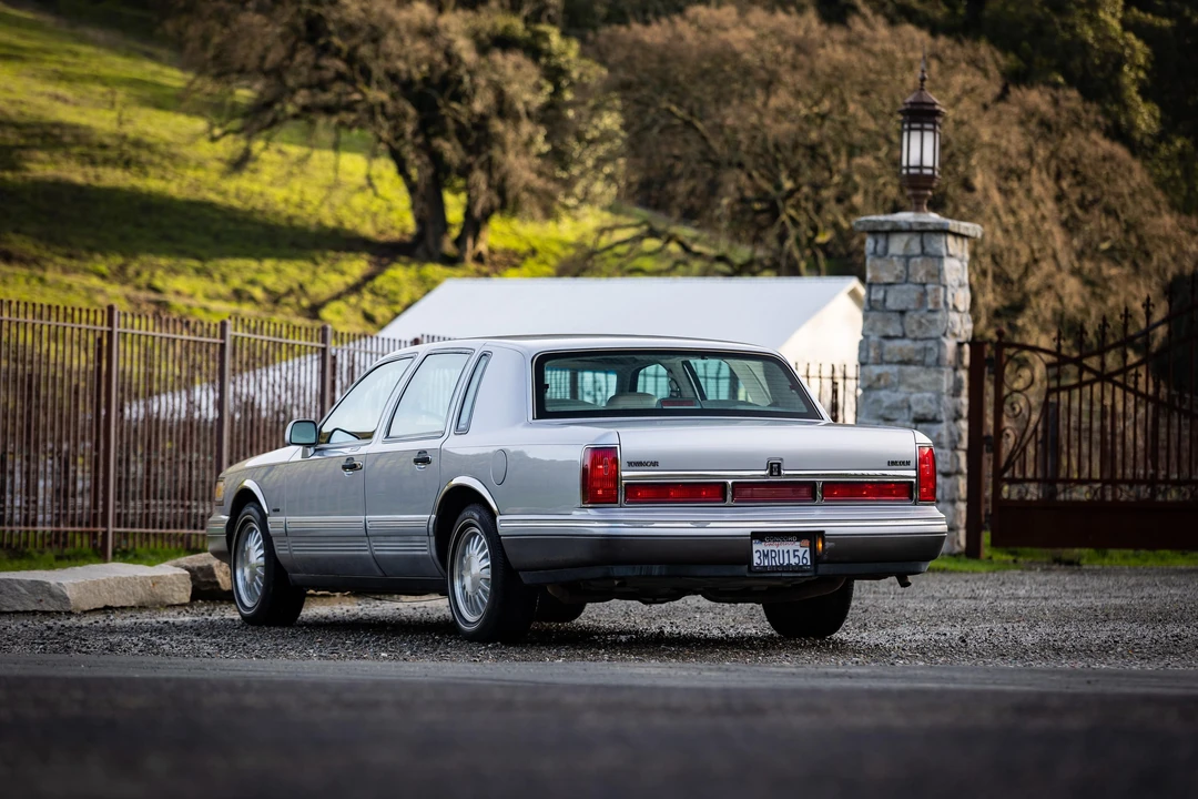 1995 Lincoln Town Car - Image 26 of 31