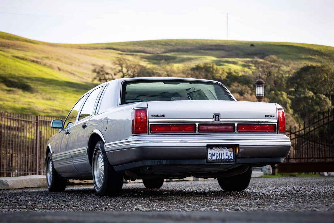 1995 Lincoln Town Car - Image 28 of 31
