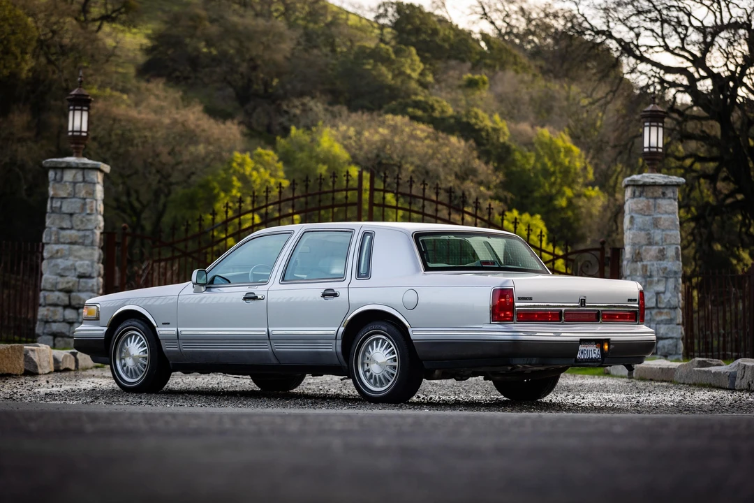 1995 Lincoln Town Car - Image 18 of 31