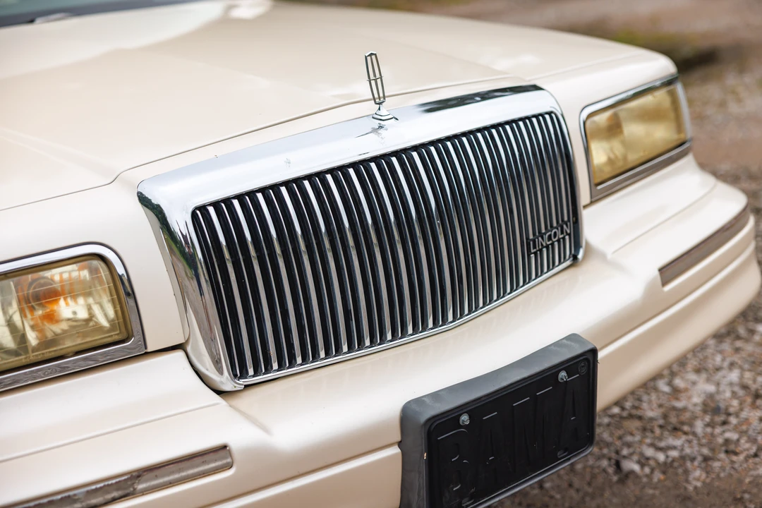 1995 Lincoln Town Car - Image 16 of 31