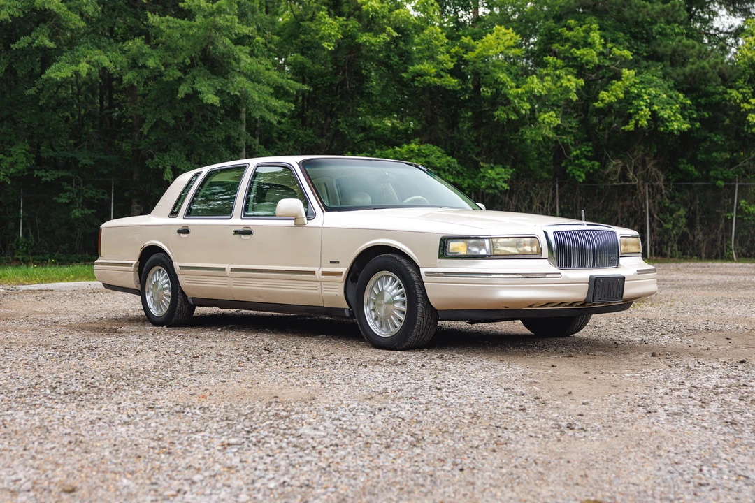 1995 Lincoln Town Car - Image 3 of 31