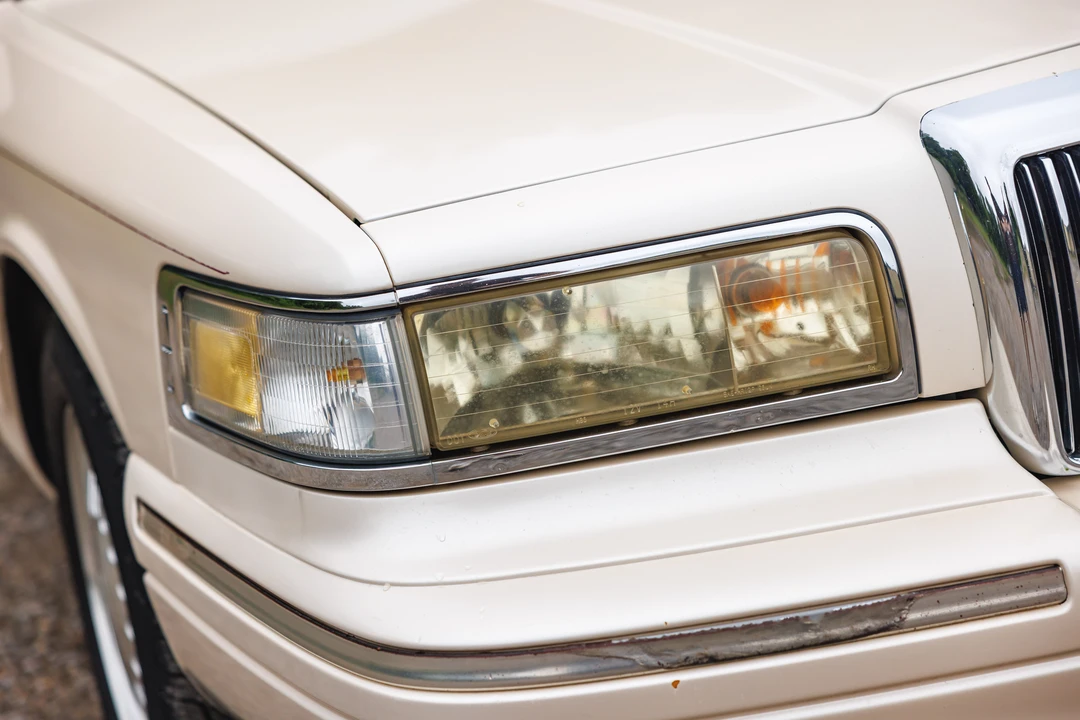 1995 Lincoln Town Car - Image 15 of 31