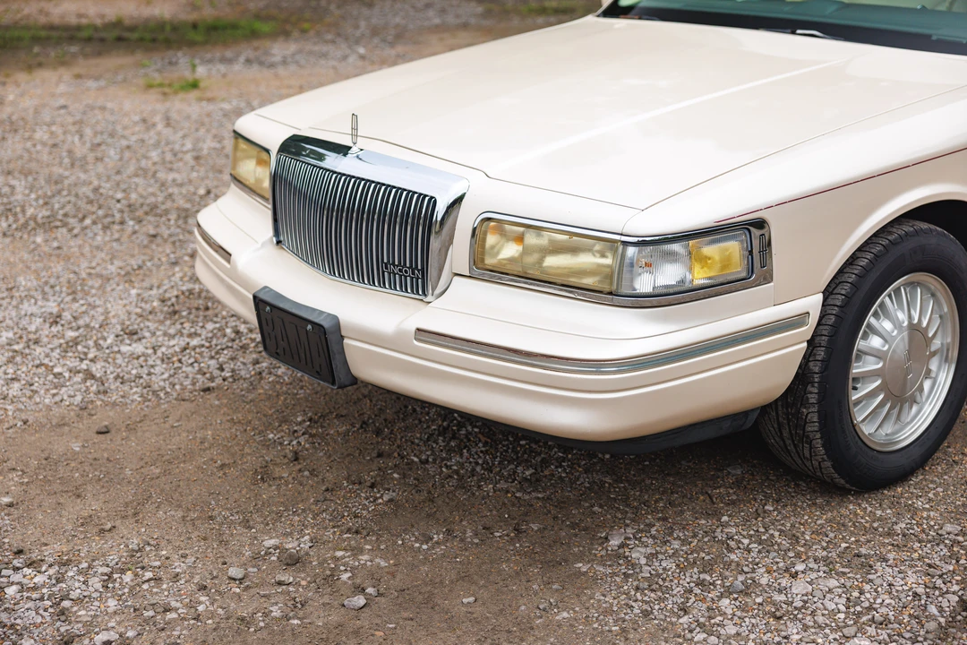 1995 Lincoln Town Car - Image 12 of 31
