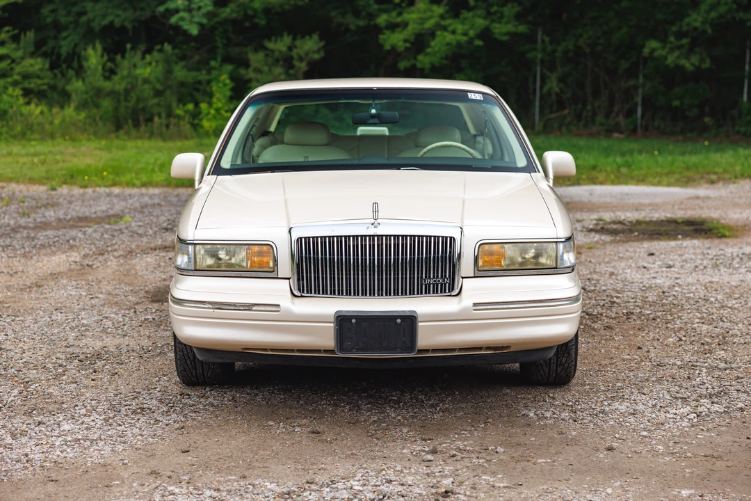 1995 Lincoln Town Car - Image 5 of 31