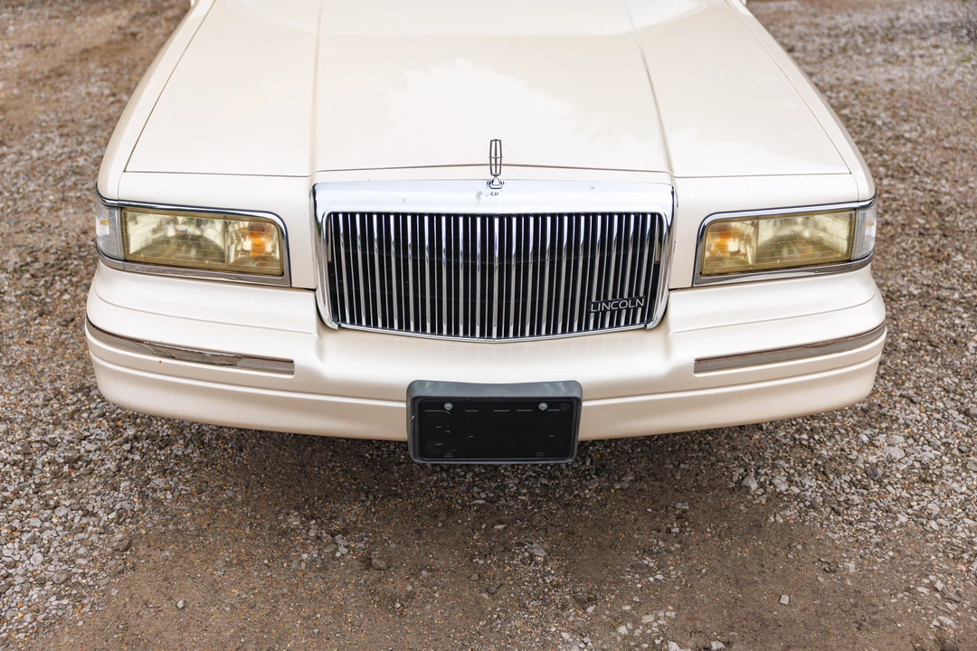 1995 Lincoln Town Car - Image 13 of 31