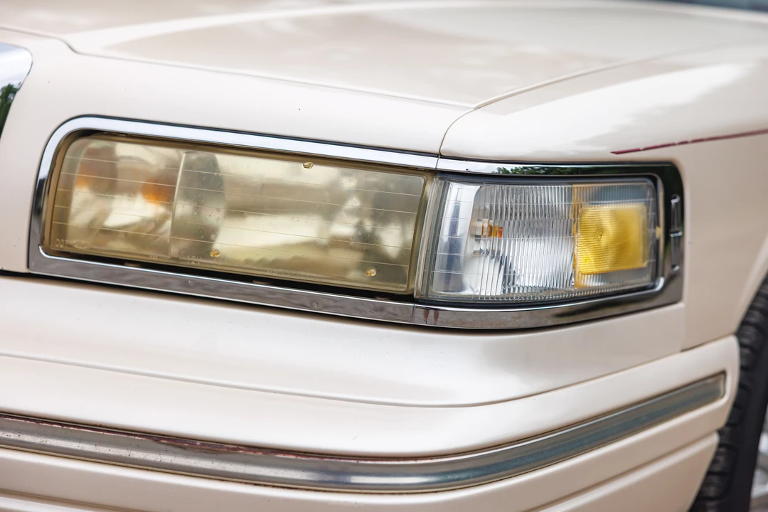 1995 Lincoln Town Car - Image 19 of 31