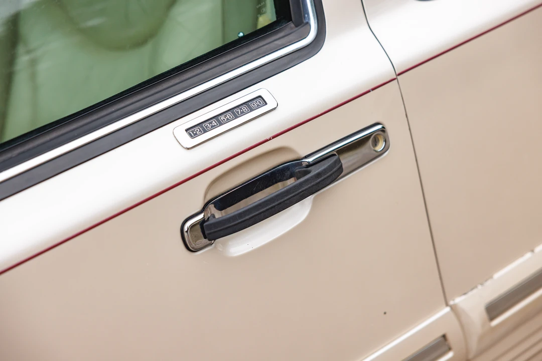 1995 Lincoln Town Car - Image 29 of 31