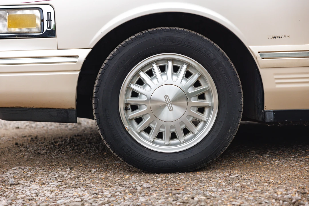 1995 Lincoln Town Car - Image 24 of 31