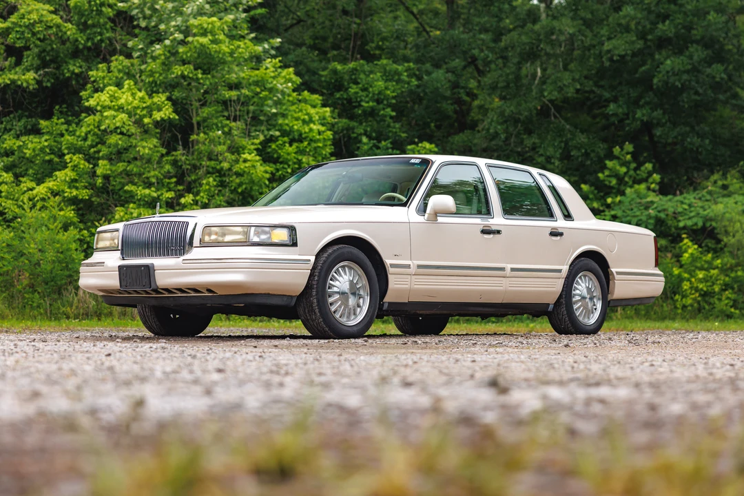 1995 Lincoln Town Car - Image 4 of 31