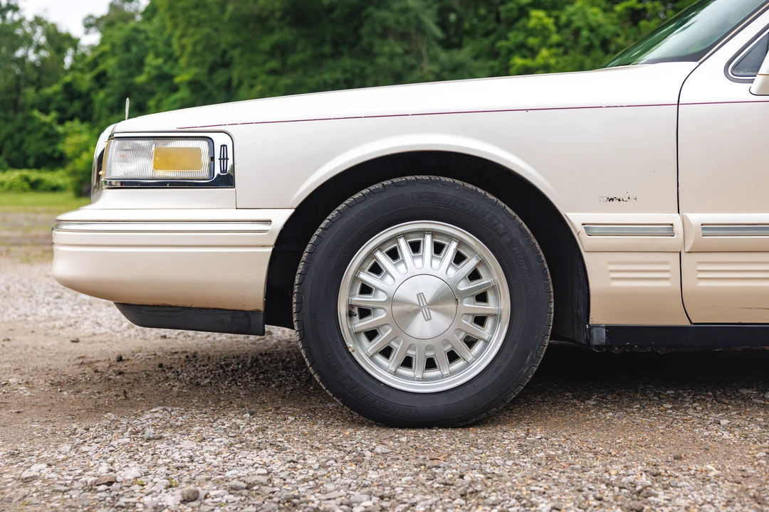 1995 Lincoln Town Car - Image 23 of 31