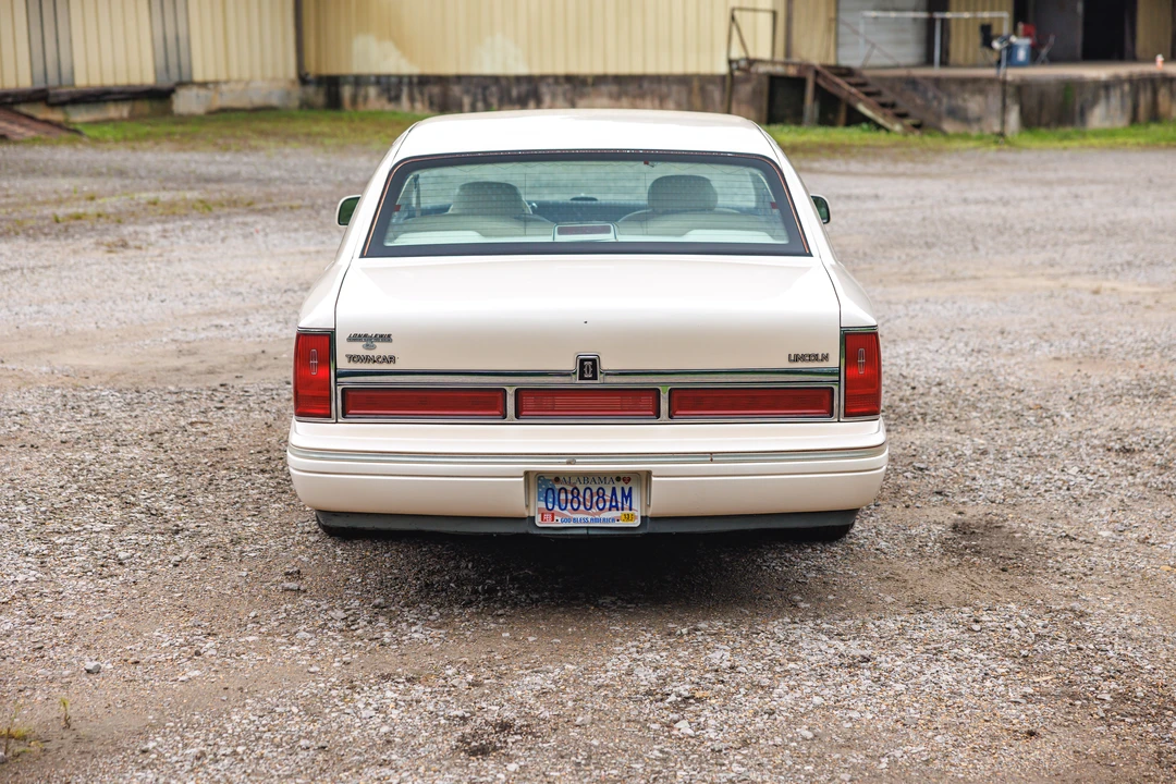 1995 Lincoln Town Car - Image 9 of 31