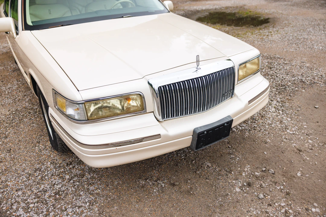1995 Lincoln Town Car - Image 14 of 31