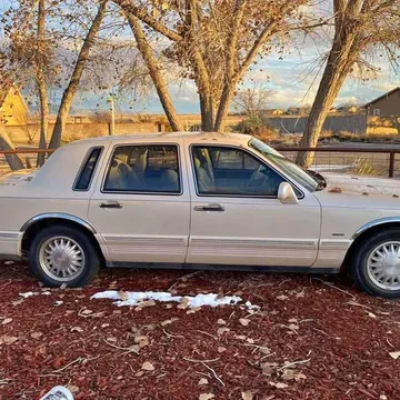 1995 Lincoln Town Car Cartier Sedan 4D