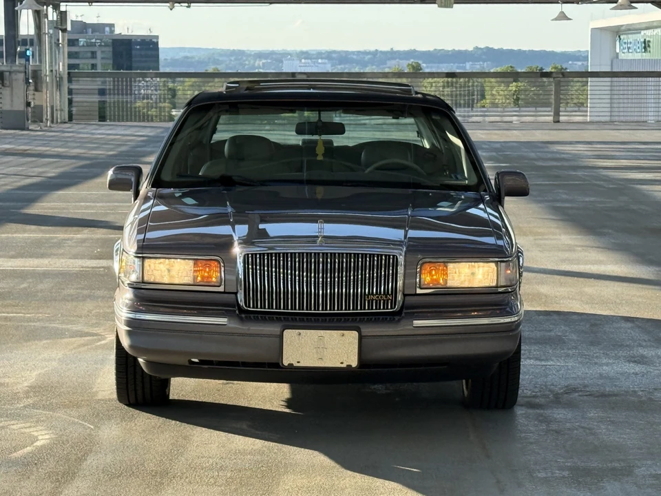 1995 Lincoln Town Car - Image 26 of 31