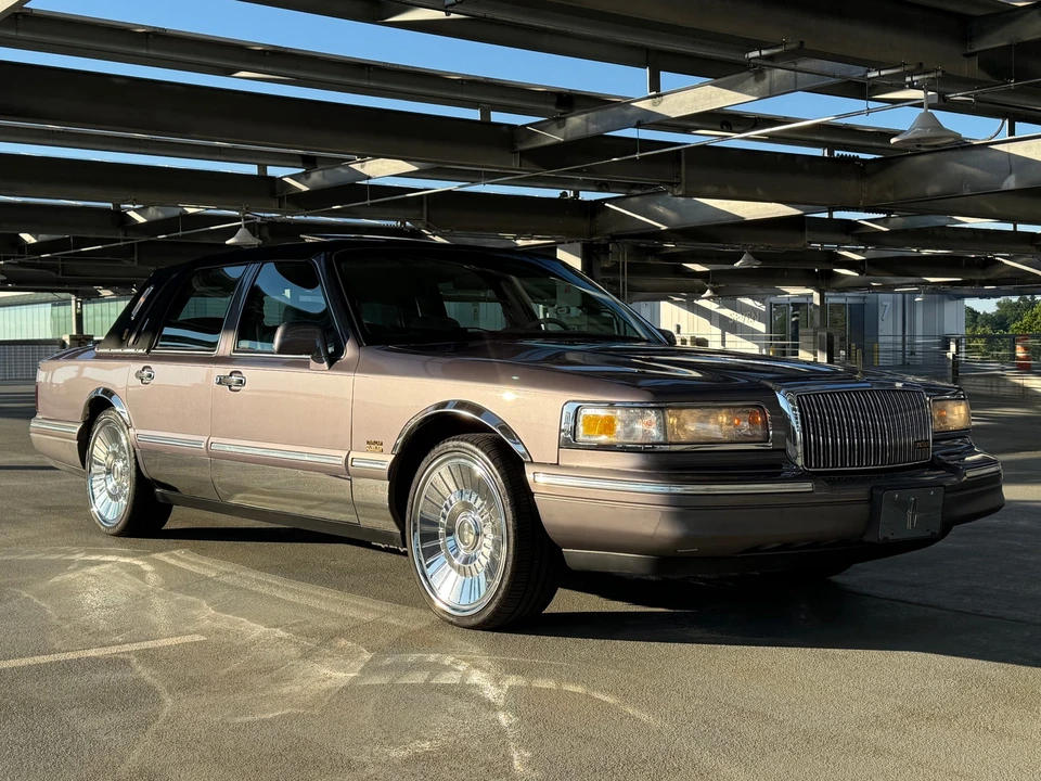 1995 Lincoln Town Car - Image 25 of 31