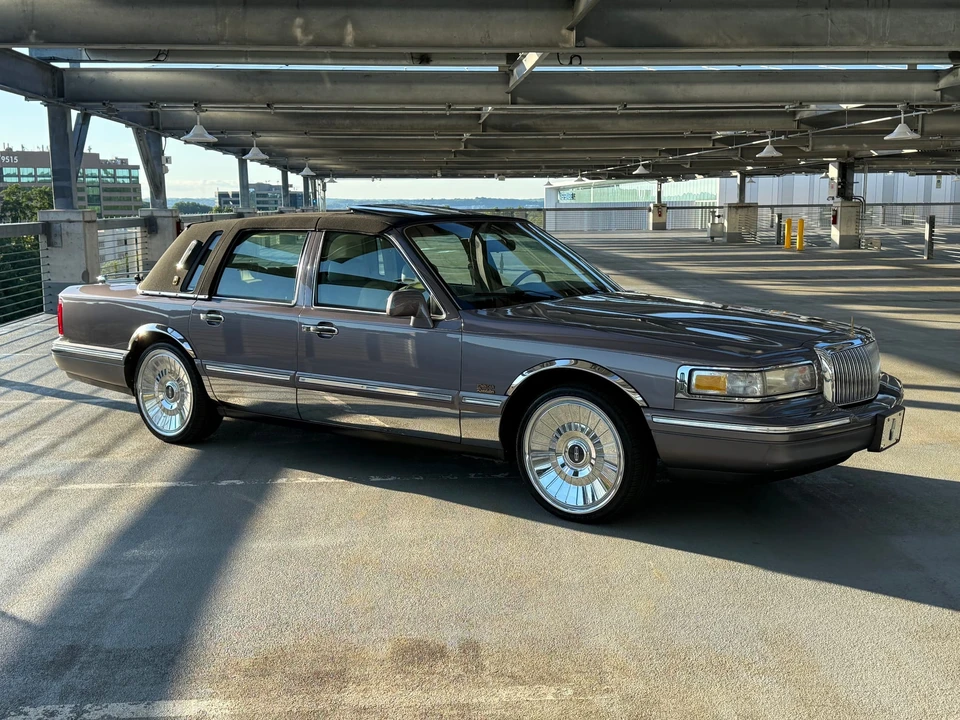 1995 Lincoln Town Car - Image 22 of 31
