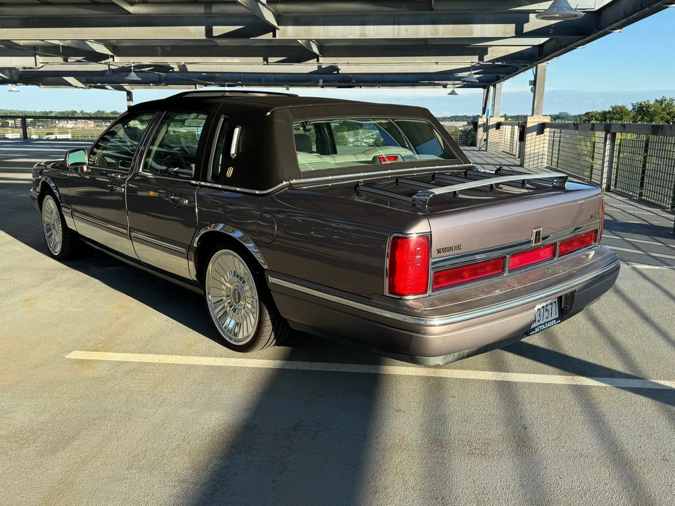 1995 Lincoln Town Car - Image 14 of 31