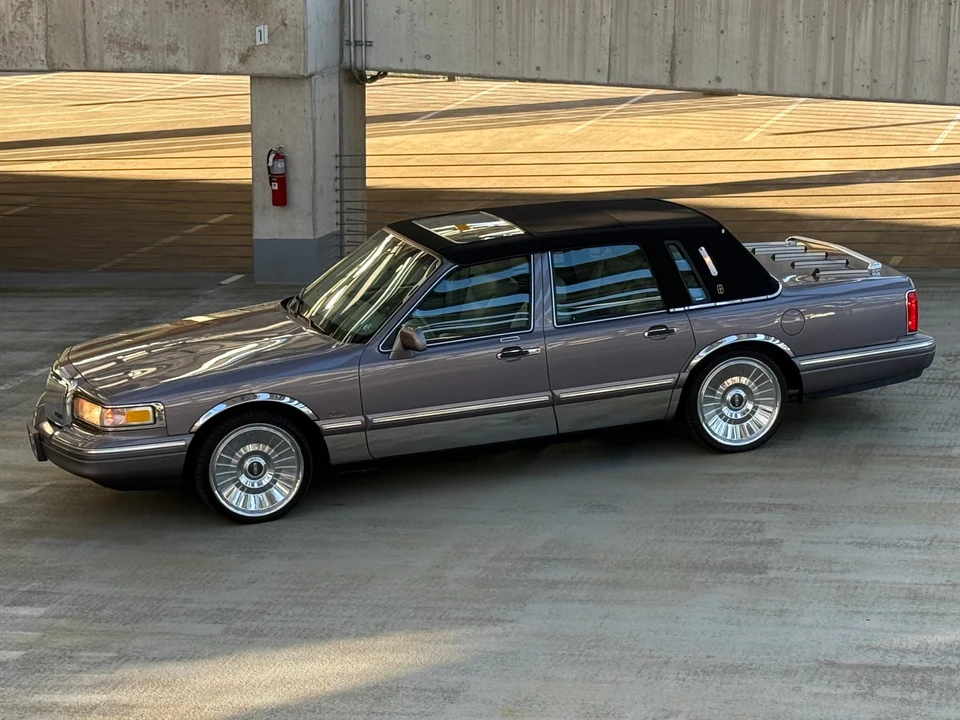 1995 Lincoln Town Car - Image 6 of 31