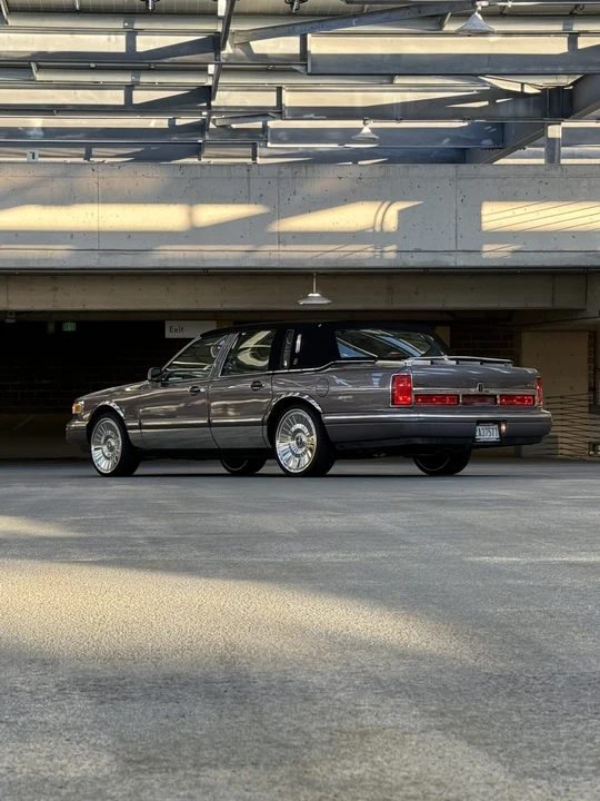 1995 Lincoln Town Car - Image 12 of 31