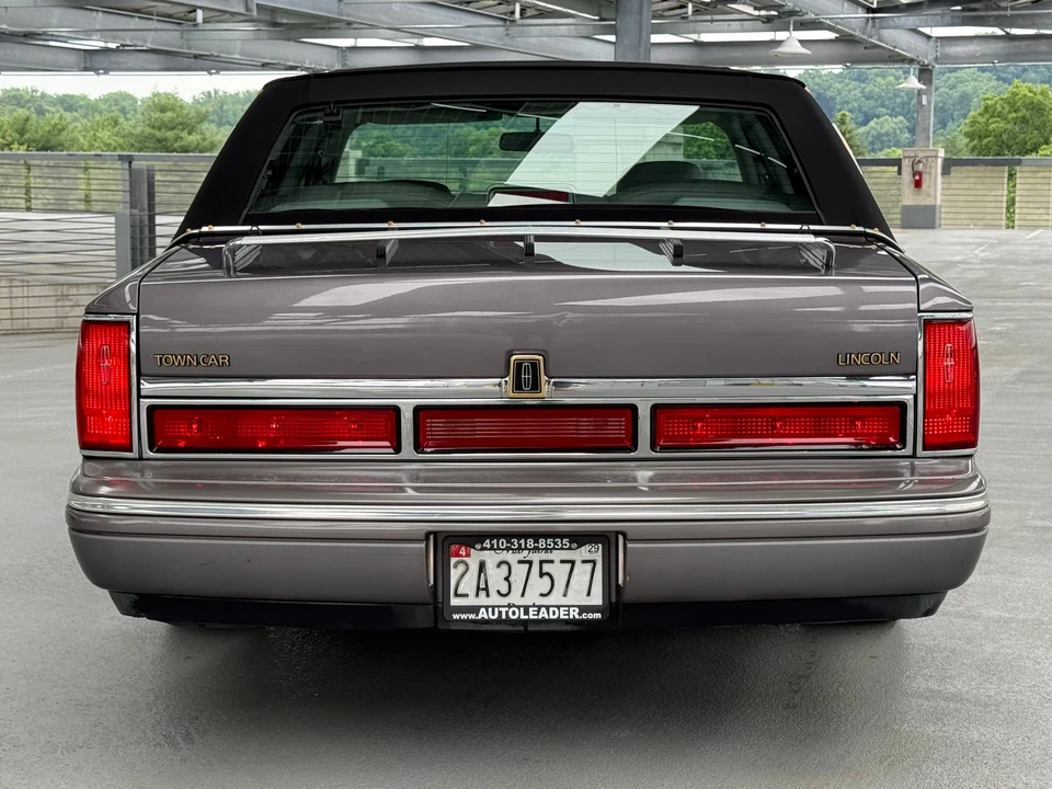 1995 Lincoln Town Car - Image 15 of 31