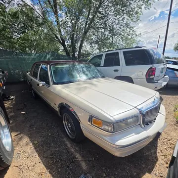 1995 Lincoln Town Car Executive Sedan 4D