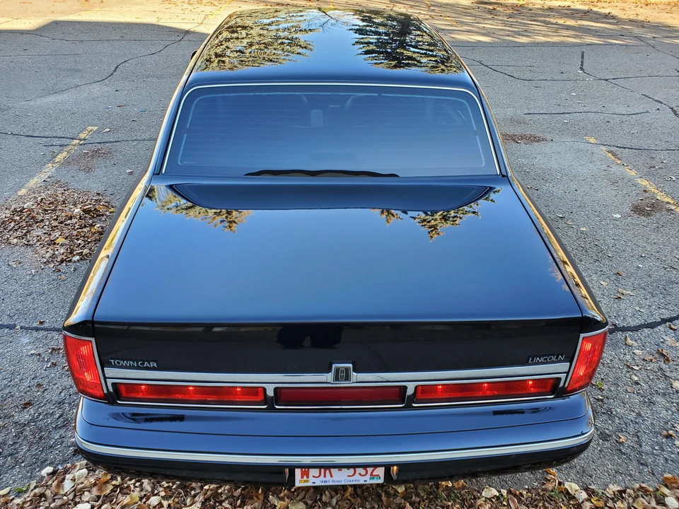 1995 Lincoln Town Car - Image 13 of 31