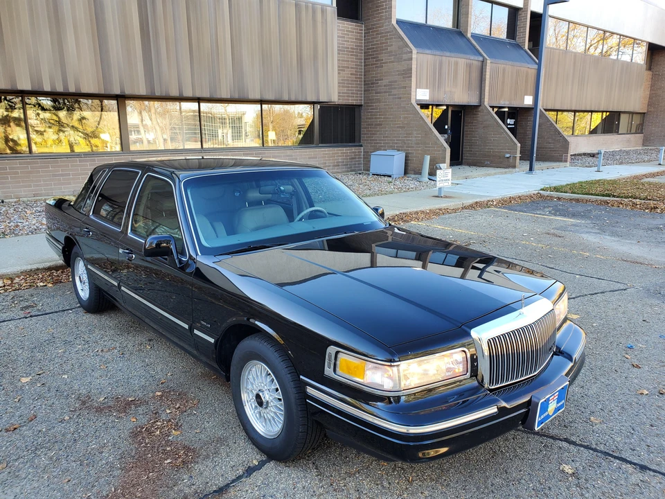 1995 Lincoln Town Car - Image 20 of 31