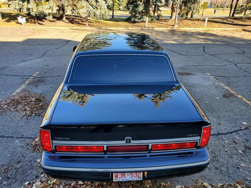 1995 Lincoln Town Car - Image 12 of 31