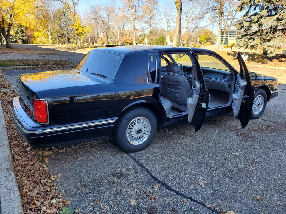 1995 Lincoln Town Car - Image 31 of 31